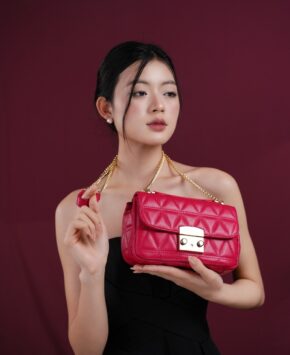 Túi dây xích màu hồng fuchsia vân hạt Lily da thật