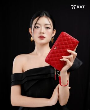 Ví dài màu đỏ Dora da thật