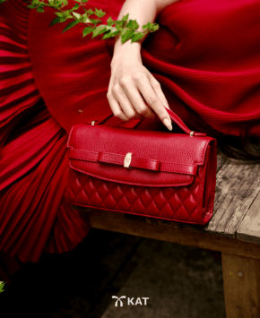 Túi cầm tay màu đỏ ruby Lena da thật
